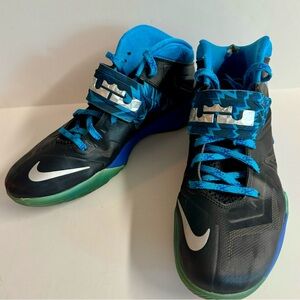 2013 Nike Lebron Zoom Soldier 7 blue and black basketball shoe.Size 12.5